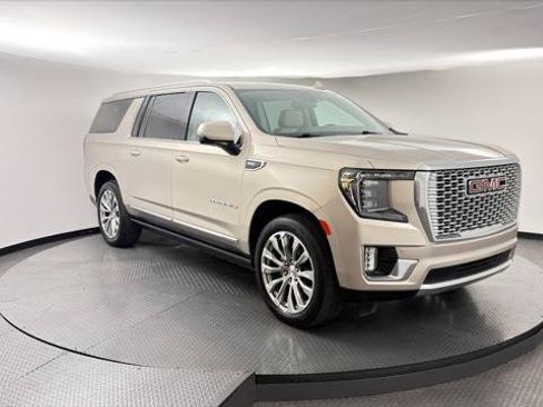 Used 2022 GMC Yukon XL Denali AWD/4WD image 12