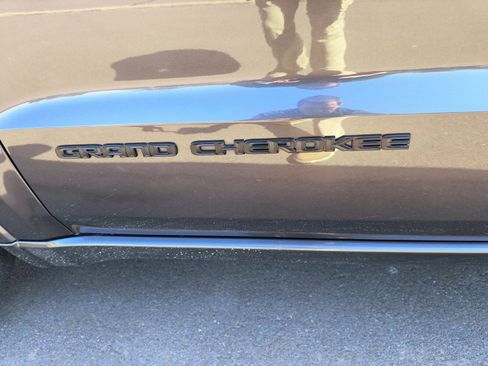 Used 2018 Jeep Grand Cherokee Altitude image 30