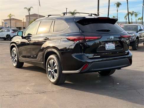 Used 2024 Toyota Highlander XLE image 8