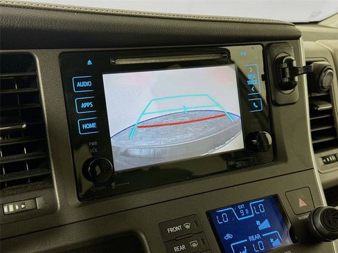 Used 2015 Toyota Sienna XLE w/ XLE Navigation Package FWD image 9