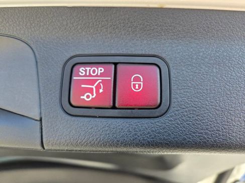 Used 2024 Mercedes-Benz GLS 580 4MATIC image 11