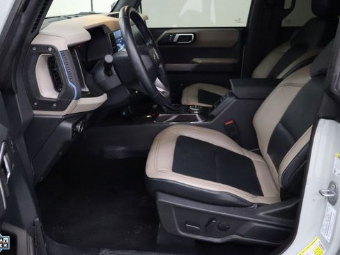 Used 2023 Ford Bronco Wildtrak image 14