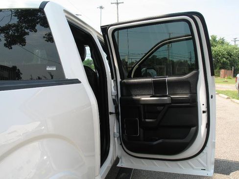 Used 2019 Ford F150 Platinum w/ Equipment Group 701A Luxury AWD/4WD image 18