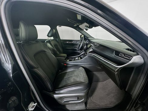 Used 2023 Jeep Grand Cherokee L Laredo image 34