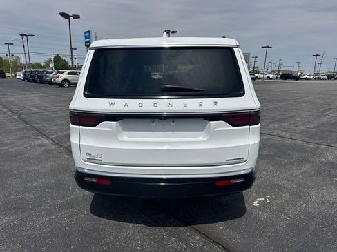 Used 2023 Jeep Wagoneer L Series II AWD/4WD image 9