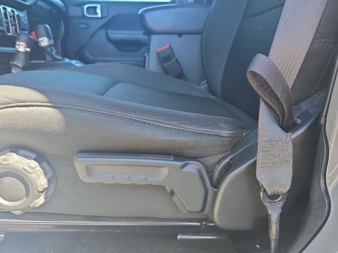 Used 2021 Jeep Wrangler Unlimited Sport AWD/4WD image 13