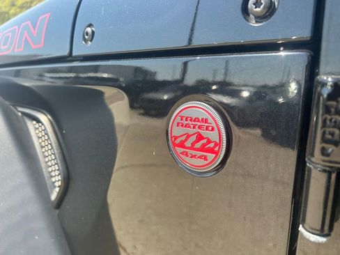 Used 2022 Jeep Wrangler Unlimited Rubicon AWD/4WD image 30