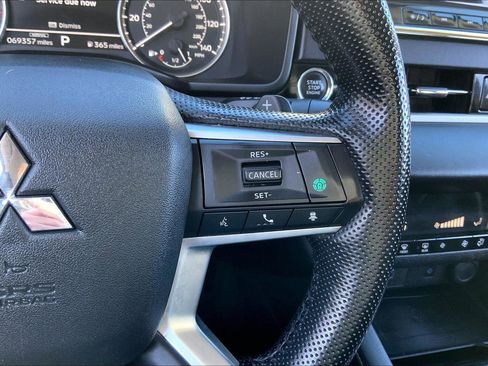 Used 2022 Mitsubishi Outlander SE image 16