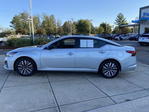Used 2024 Nissan Altima 2.5 SV image 6