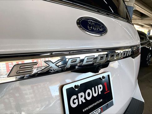 Used 2019 Ford Expedition Limited w/ Equipment Group 302A RWD image 9