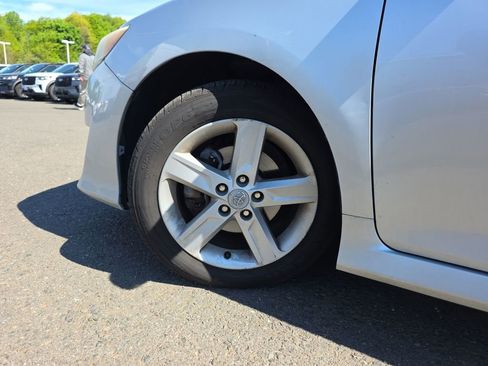 Used 2012 Toyota Camry SE FWD image 14