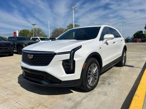 Used 2024 Cadillac XT4 Premium Luxury w/ Active Safety Package AWD/4WD image 3