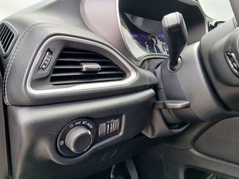 New 2027 Chrysler Pacifica Limited AWD/4WD image 30