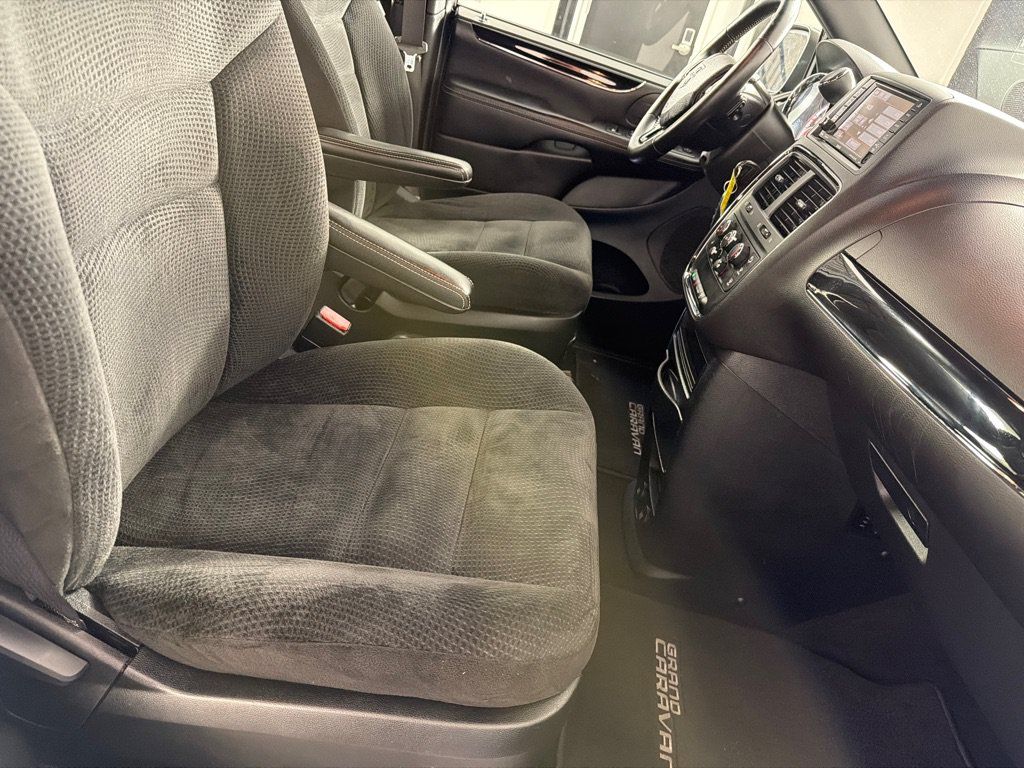 Used 2017 Dodge Grand Caravan SE FWD image 22