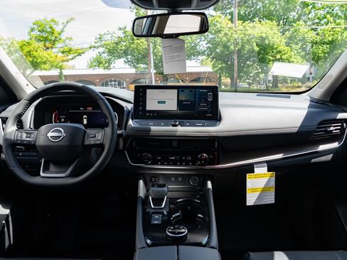 New 2026 Nissan Rogue Platinum AWD/4WD image 9
