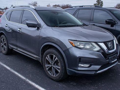 Used 2017 Nissan Rogue SL w/ SL Premium Package image 3