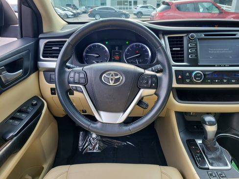 Used 2016 Toyota Highlander XLE AWD/4WD image 10