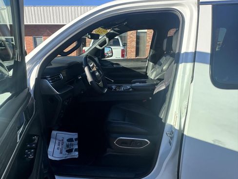 Used 2024 Jeep Wagoneer L Series II w/ Flexible Seating Group image 12