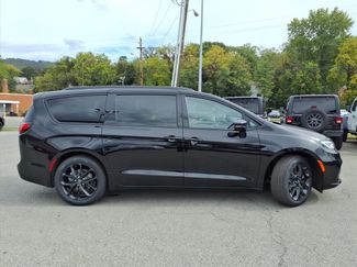 New 2026 Chrysler Pacifica Select w/ S Appearance Package FWD video 3