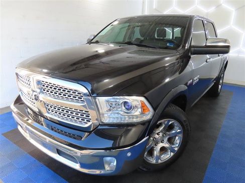 Used 2017 RAM 1500 Laramie w/ Convenience Group image 4
