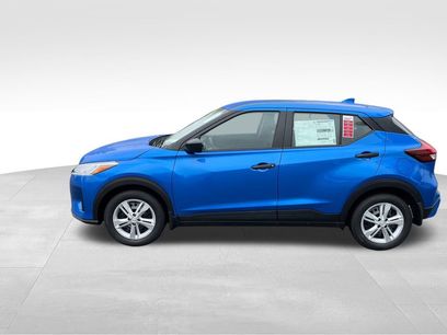 New 2025 Nissan Kicks Play S