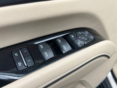 Used 2022 Cadillac Escalade Premium Luxury AWD/4WD image 10