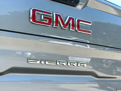 Used 2023 GMC Sierra 1500 SLT w/ SLT Premium Plus Package AWD/4WD image 15