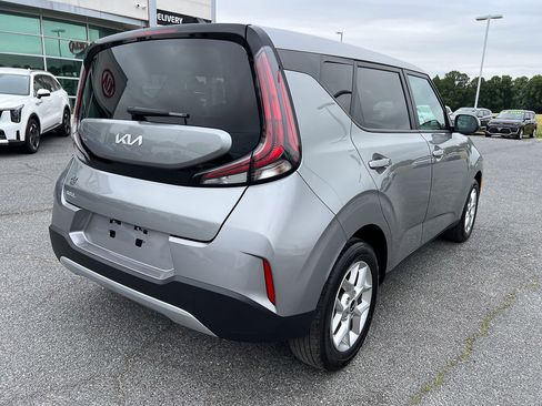 Used 2025 Kia Soul LX w/ LX Technology Package FWD image 6