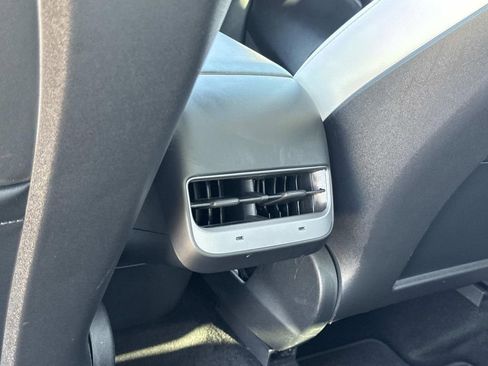 Used 2021 Tesla Model Y Long Range image 24