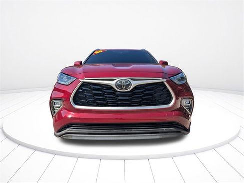 Used 2020 Toyota Highlander XLE image 9