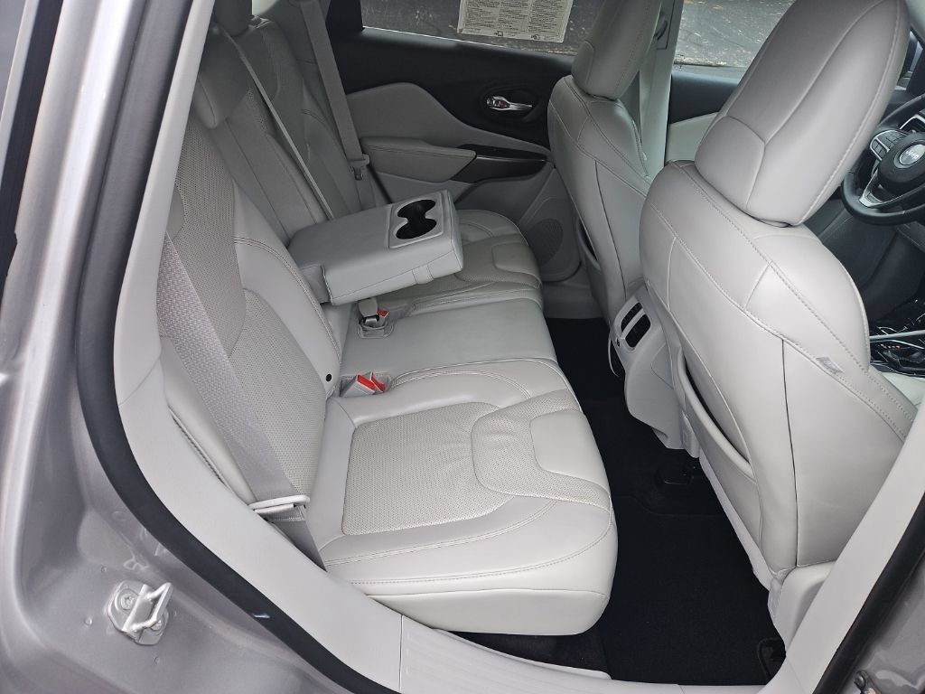 Used 2019 Jeep Cherokee Limited w/ Technology Group AWD/4WD image 28