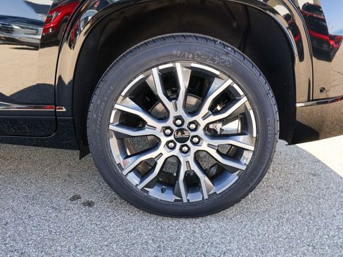 New 2026 GMC Acadia Denali Ultimate w/ LPO, Floor Liner Package image 39