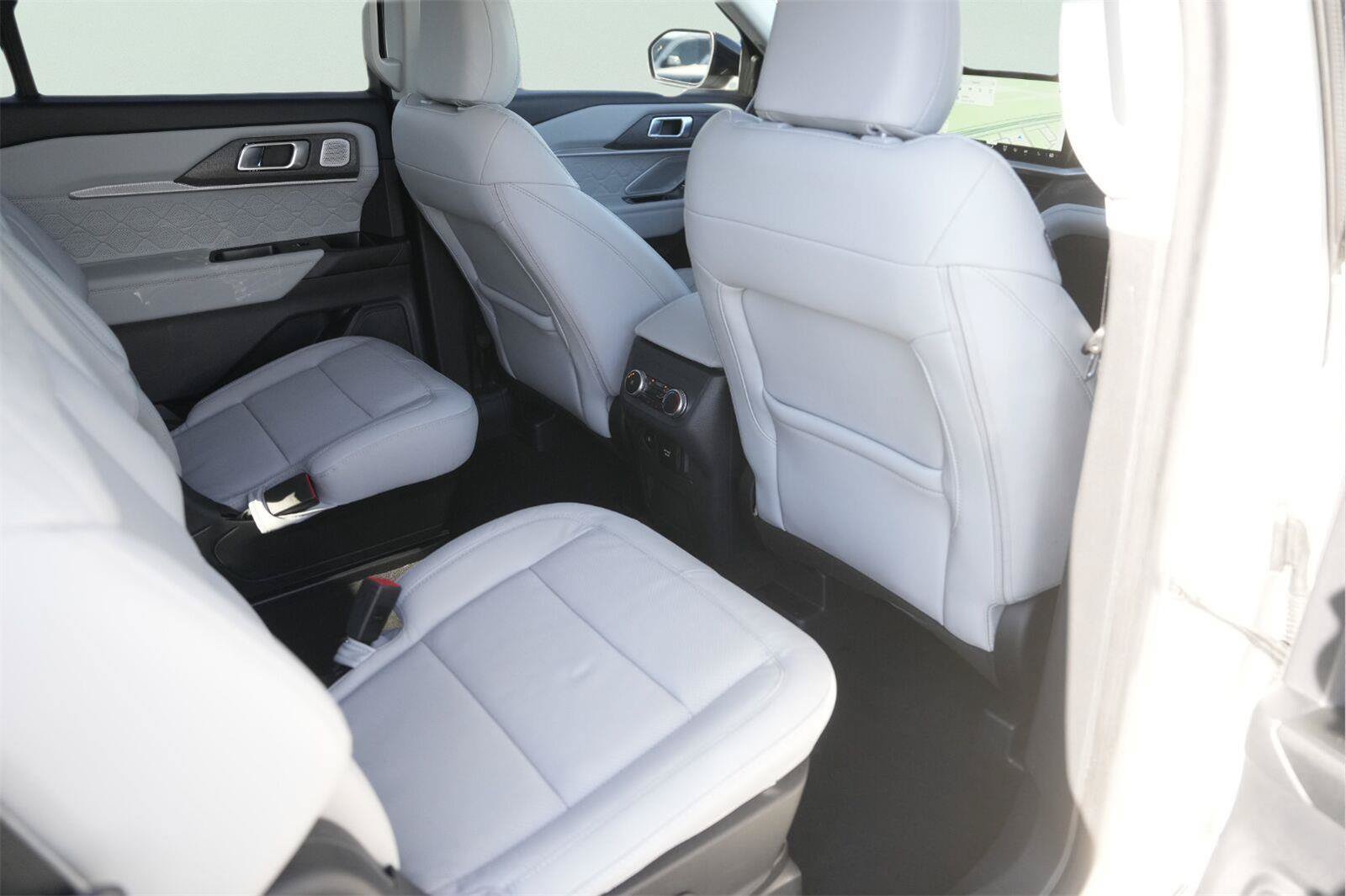 Certified 2025 Ford Explorer Platinum w/ Ultimate Package AWD/4WD image 17