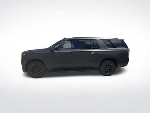 Used 2021 Chevrolet Suburban LS RWD image 2