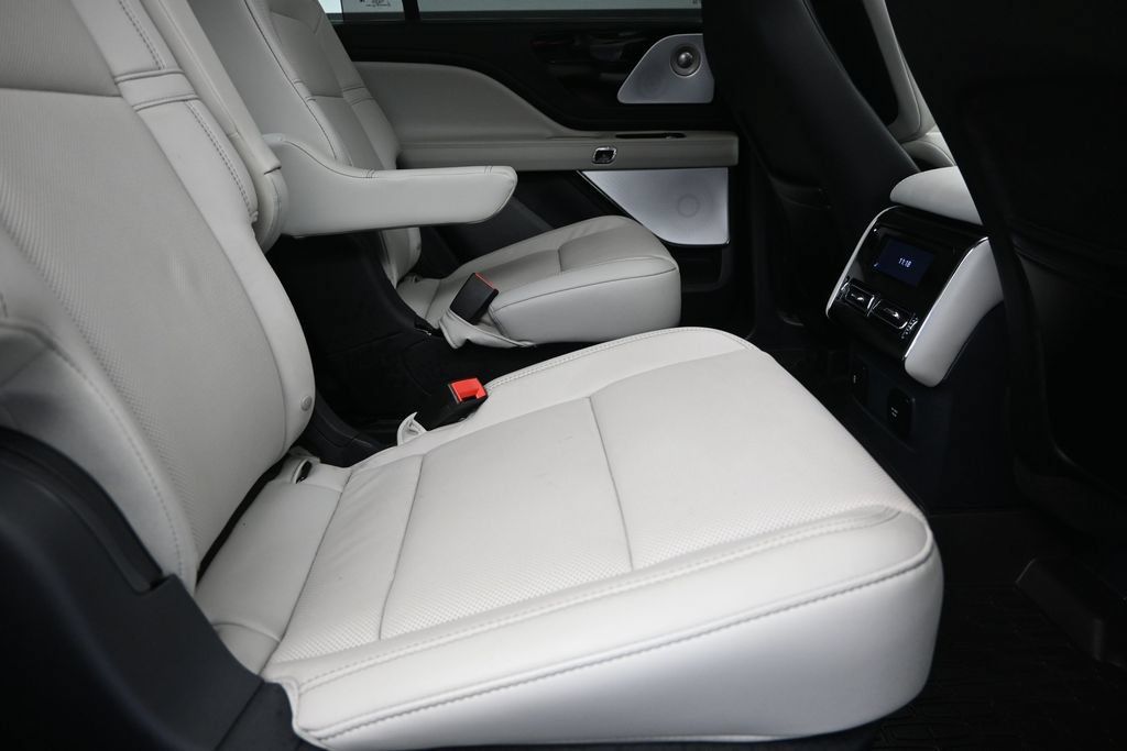 Used 2025 Lincoln Aviator Reserve w/ Luxury Package RWD image 22