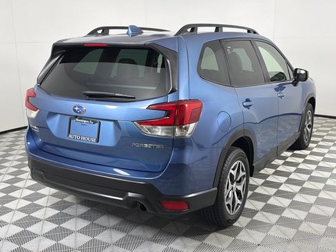 Used 2022 Subaru Forester Premium AWD/4WD image 5