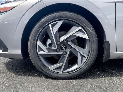 New 2025 Hyundai Elantra SEL image 12