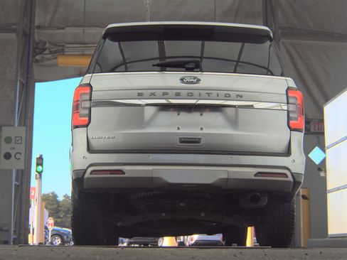 Used 2022 Ford Expedition Limited AWD/4WD image 7