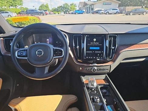 Used 2023 Volvo XC60 B5 Ultimate w/ Climate Package AWD/4WD image 2