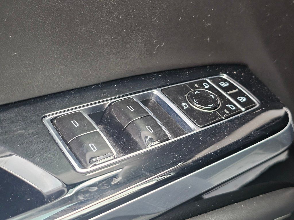 Used 2025 Cadillac Escalade V AWD/4WD image 31