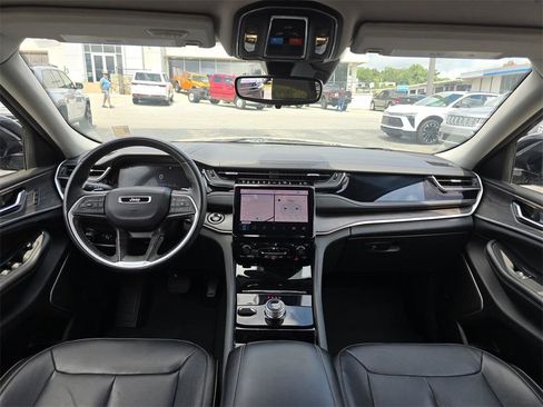 Used 2022 Jeep Grand Cherokee L Limited image 19