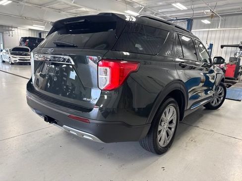 Used 2022 Ford Explorer XLT w/ Equipment Group 202A AWD/4WD image 13