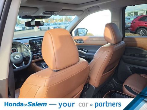 Used 2022 Nissan Pathfinder Platinum w/ Cargo Package image 12
