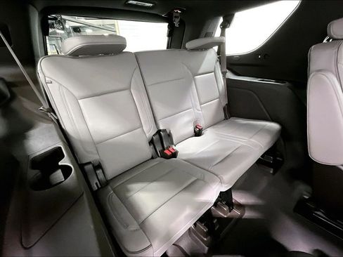 Used 2023 GMC Yukon SLT w/ SLT Luxury Package image 36