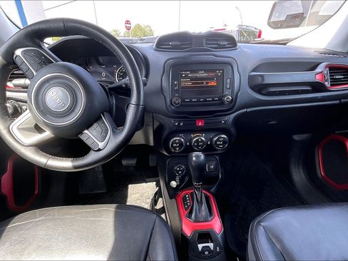 Used 2016 Jeep Renegade Trailhawk w/ Premium Trailhawk Package AWD/4WD image 13