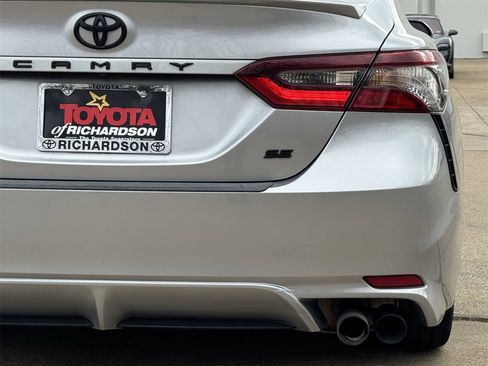 Used 2024 Toyota Camry SE image 6