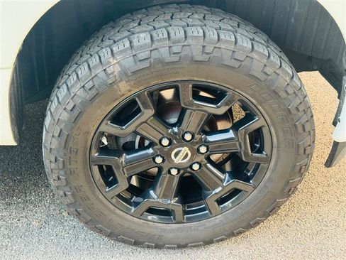 Used 2019 Nissan Titan SV w/ SV Convenience Package image 17