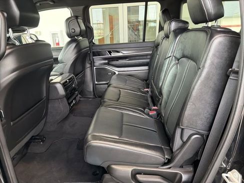 Used 2024 Jeep Wagoneer Series II w/ Flexible Seating Group image 17