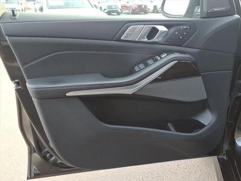 Used 2020 BMW X7 M50i w/ Luxury Seating Package image 11