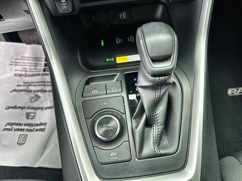 Used 2025 Toyota RAV4 XLE w/ Convenience Package image 28